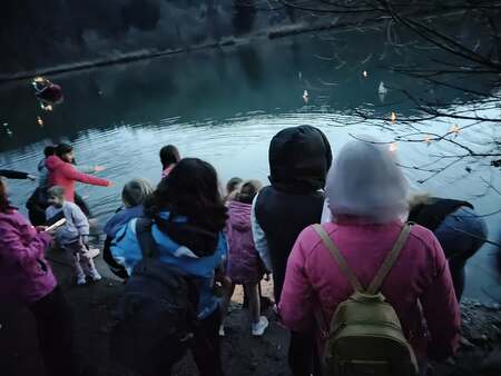 Udeleženci dogodka "Spuščanje gregorčkov po Dravi"