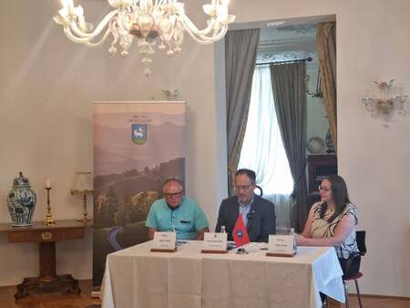 Sodelujoči na novinarski konferenci