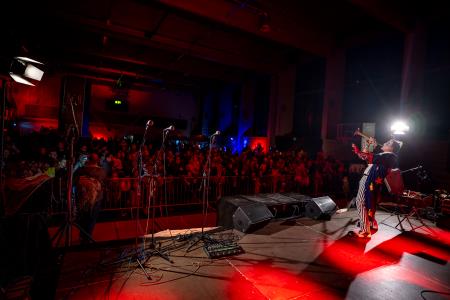 Shod čarovnic spet navdušil 19