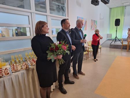 Direktorica KDS Črneče, gospa Pavlinič Šoba, župan Občine Dravograd gospod Preksavec, predsednik društva upokojencev, gospod Kljajić