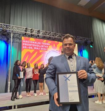 Prevzemnik priznanja za našo Občino, podžupan gospod Robert Plimon na prireditvi ob Slovesnem dnevu prostovoljstva