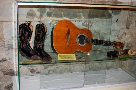 Kitara in čevlji Andreja Šifrerja