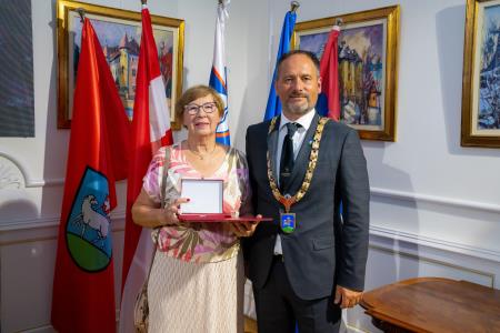 Prejemnica Občinskega priznanja, gospa Kristina Ločičnik