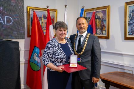 Prejemnica Zlatega grba, gospa Maksimiljana Gošnak