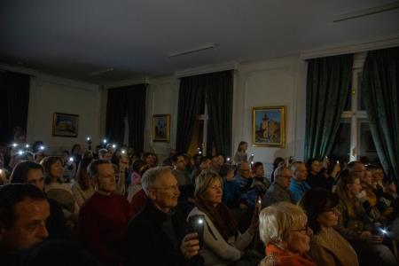 Obiskovalci razprodane pravljice