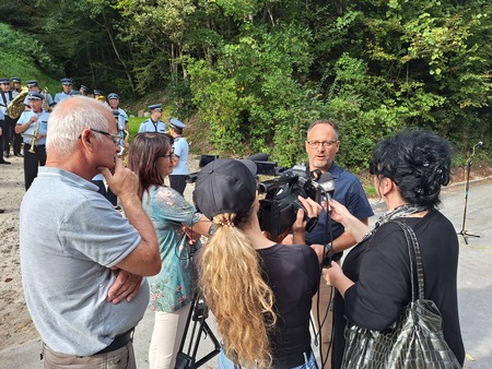 Župan Anton Preksavec odgovarja na vprašanja novinarjem