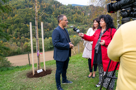 Župan odgovarja na vprašanja novinarjem