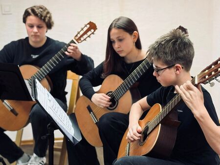  Laura Petrovič, Iva Plimon in Gal Barbič 