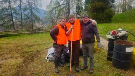 Prostovoljci lovske družine na Grajski bajti