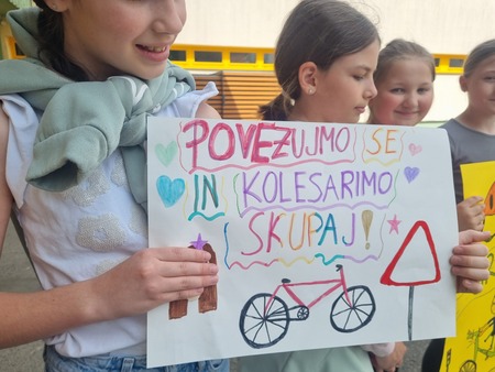 Plakati ob sprejemu kolesarjev